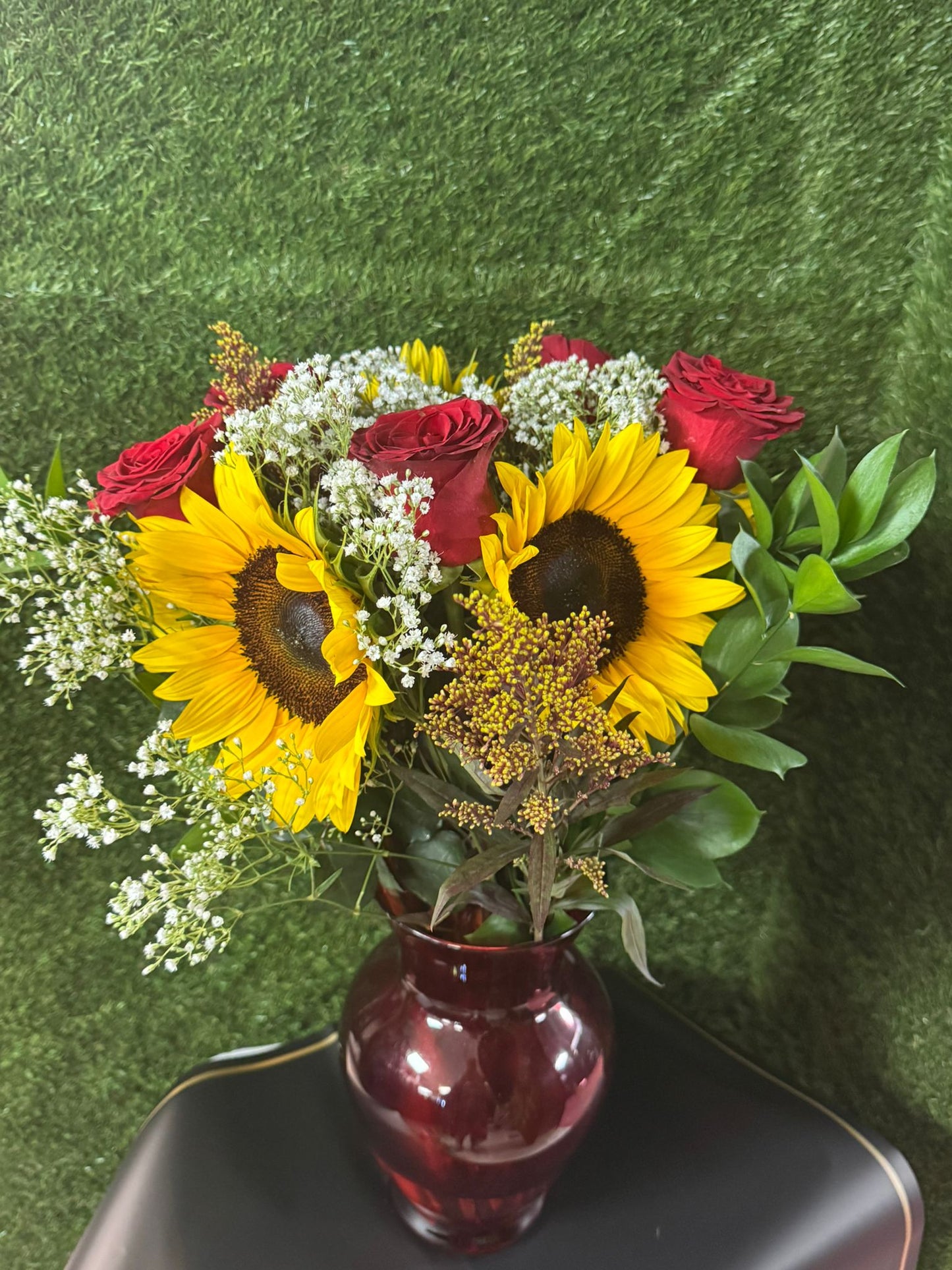 Sunflowers, Baby’s Breath, Limonium, Pneumonia & Ruscus – Vase Arrangement