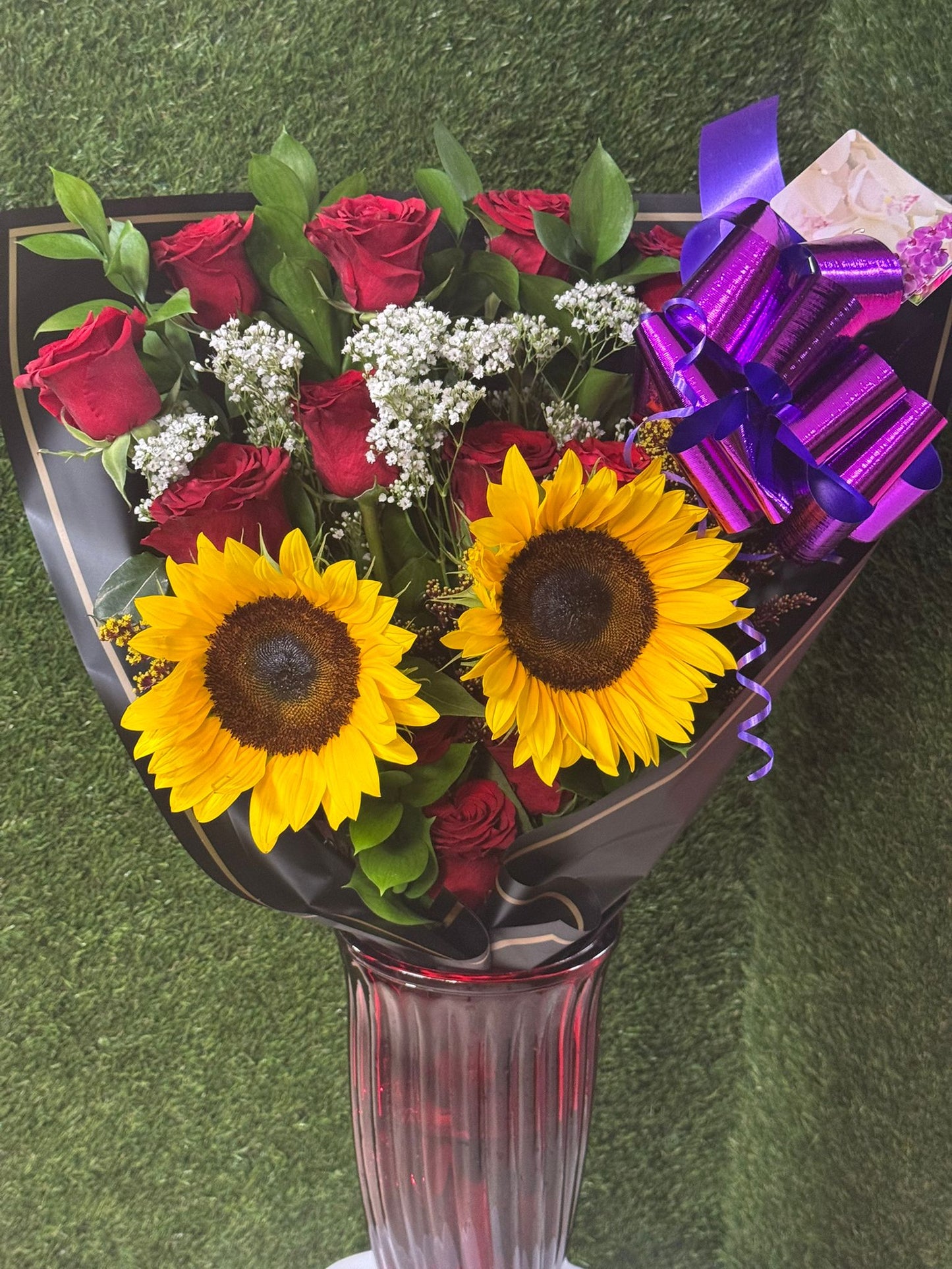 Arrangement long vase with color of choice a lung stump roses, baby breast, ruscu and flowers